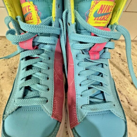 EUC Girls/youth Nike Hightops (size 4.5) - Picture 4 of 5